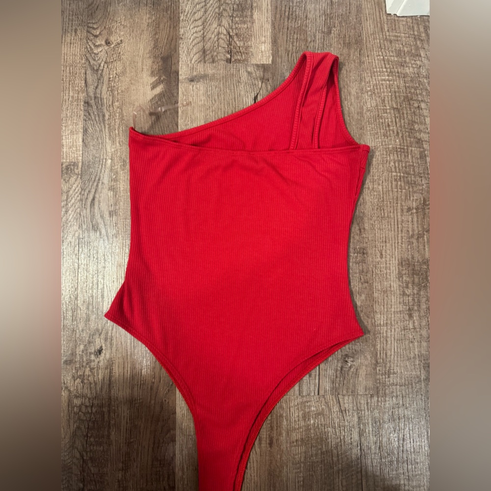 Red Ribbed Cut Out Bodysuit - Picture 2 of 3